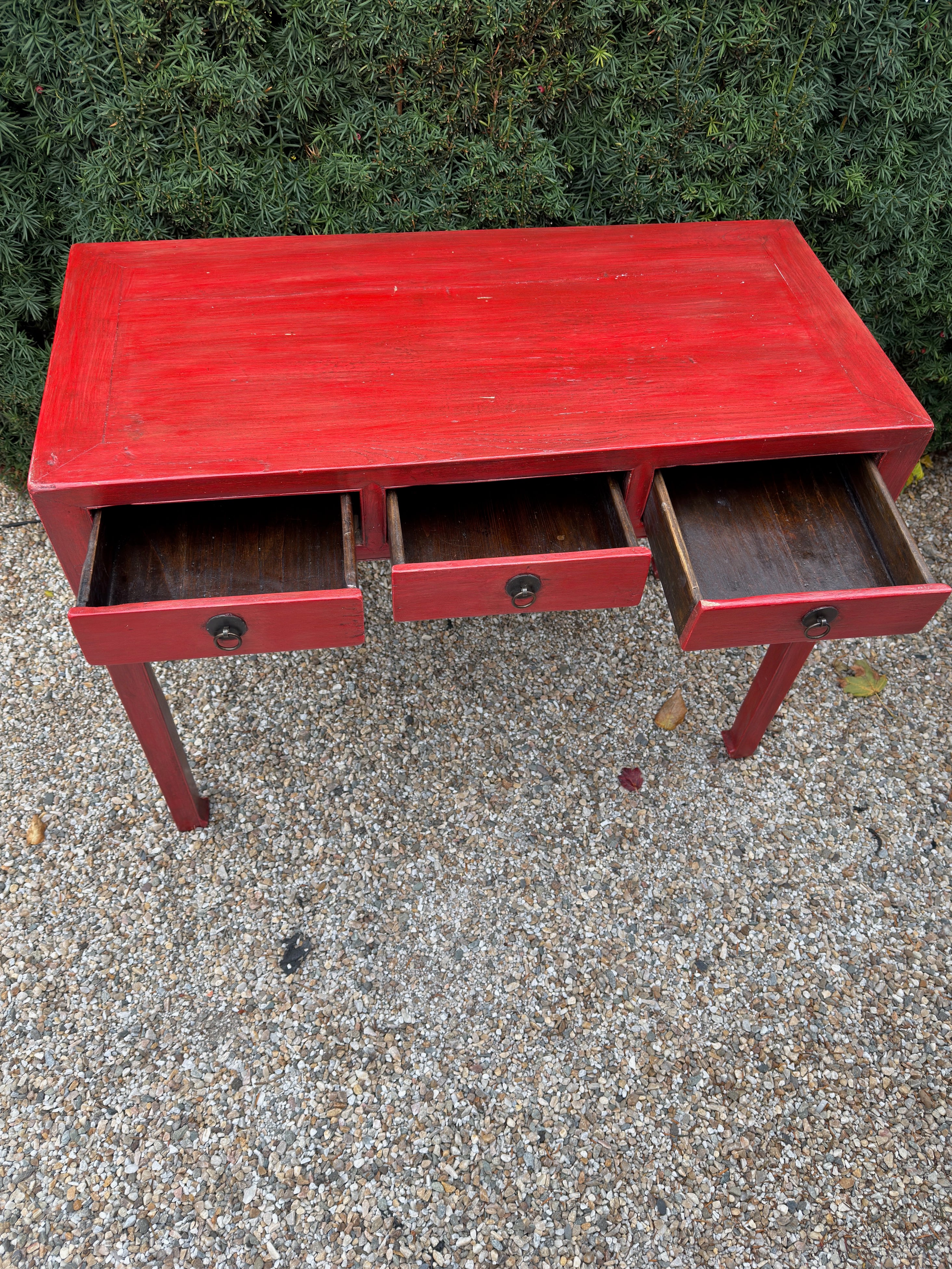 RED CONSOLE